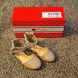 Pandaninjia Gold Glitter Amanda Flats NIB Size US 7 Toddler perfect for 🎄